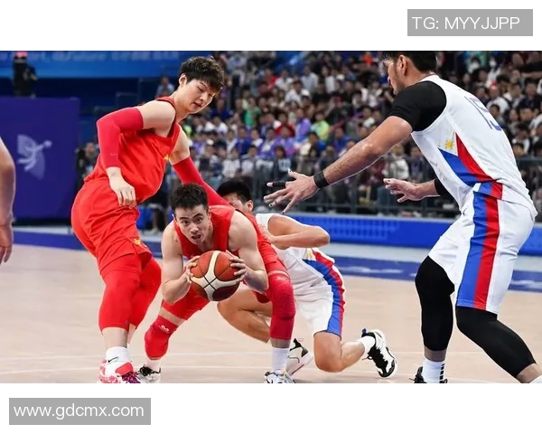 姚明带领中国男篮迎战菲律宾队展现篮球魅力与团队精神