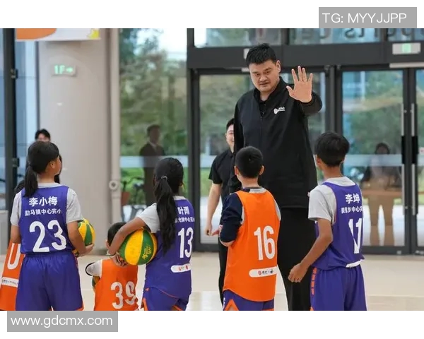 姚明新秀助教的成长之路与篮球梦想的追逐