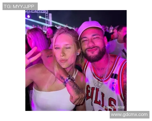 足球明星与粉丝亲密合影瞬间记录热情与梦想的交汇时刻