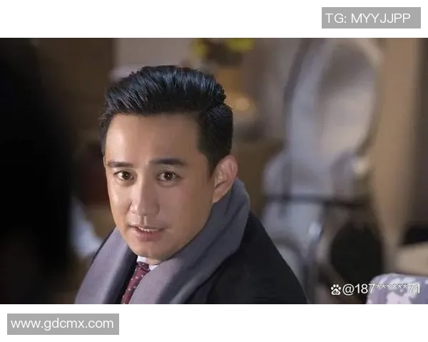 足球明星亲吻他人瞬间揭秘背后的情感故事与友谊纽带 足球明星亲吻他人瞬间揭秘背后的情感故事与友谊纽带