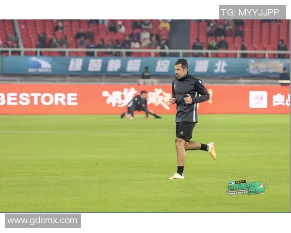 足球明星球员转会动态揭秘新赛季市场风云与球迷期待的未来走势 足球明星球员转会动态揭秘新赛季市场风云与球迷期待的未来走势